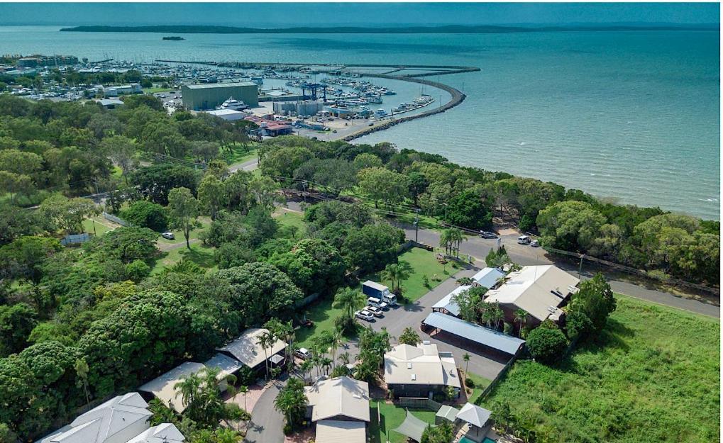 The Villas - Hervey Bay - 2 Separate Villas Urangan Экстерьер фото